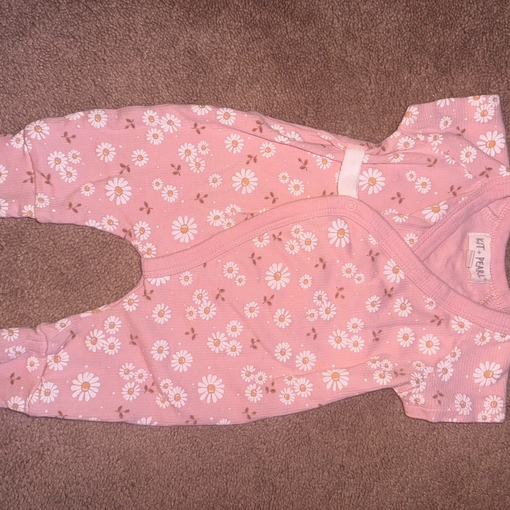Pink Daisy Footed One-Piece Romper - Kit + Pearl 0-3 months - Picture 2 of 5